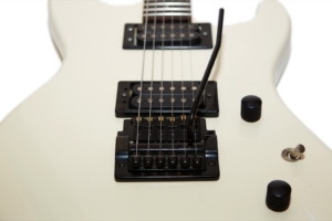 Guild-S280-Flyer-BridgeAndPickups